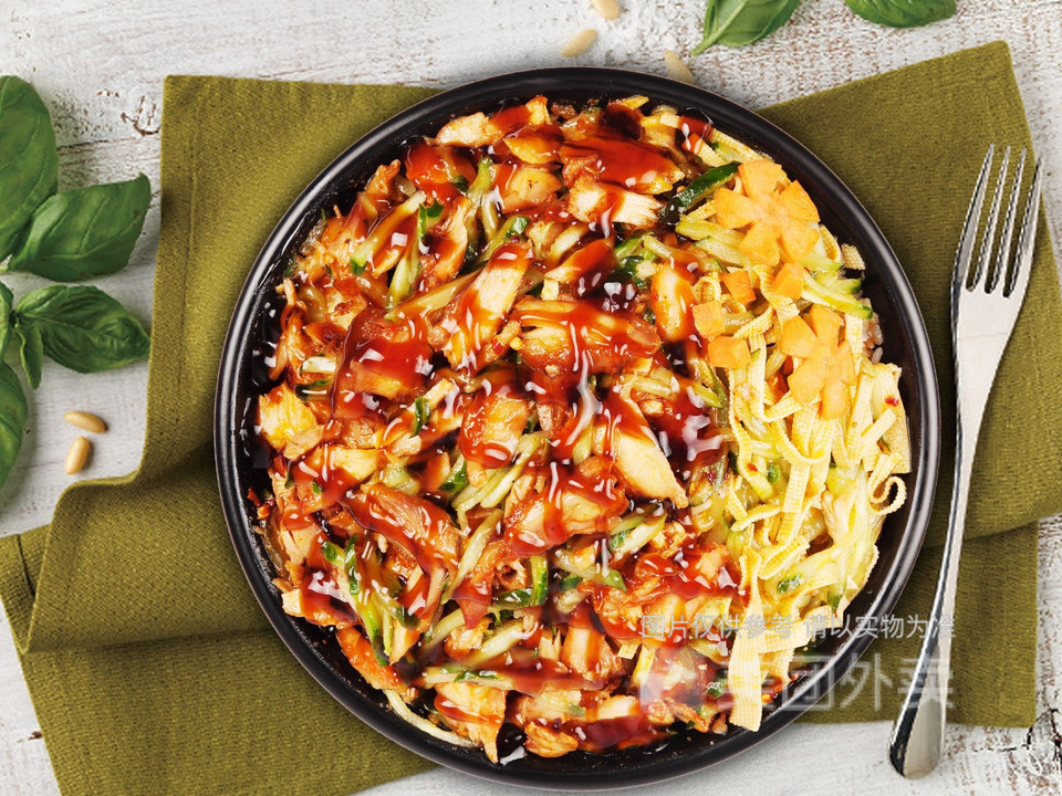 蜜汁脆皮鸡饭番茄烤肉饭推荐菜:食优烤肉拌饭(财大店)位于成都市温江