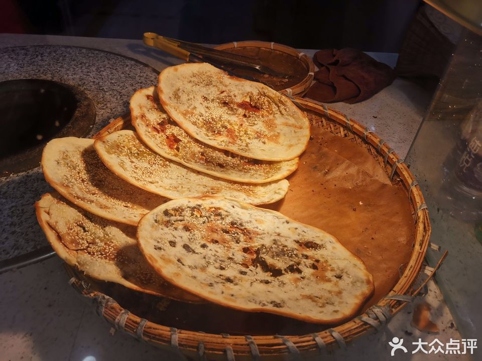 霉干菜扣肉锅盔图片