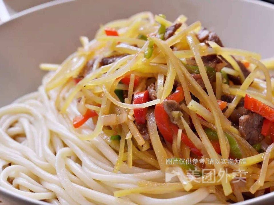 土豆丝炒肉拌面图片