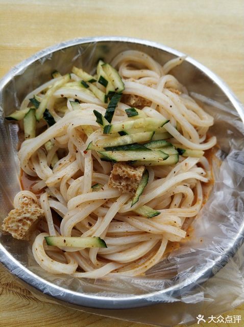 牛筋面凉皮双拼图片