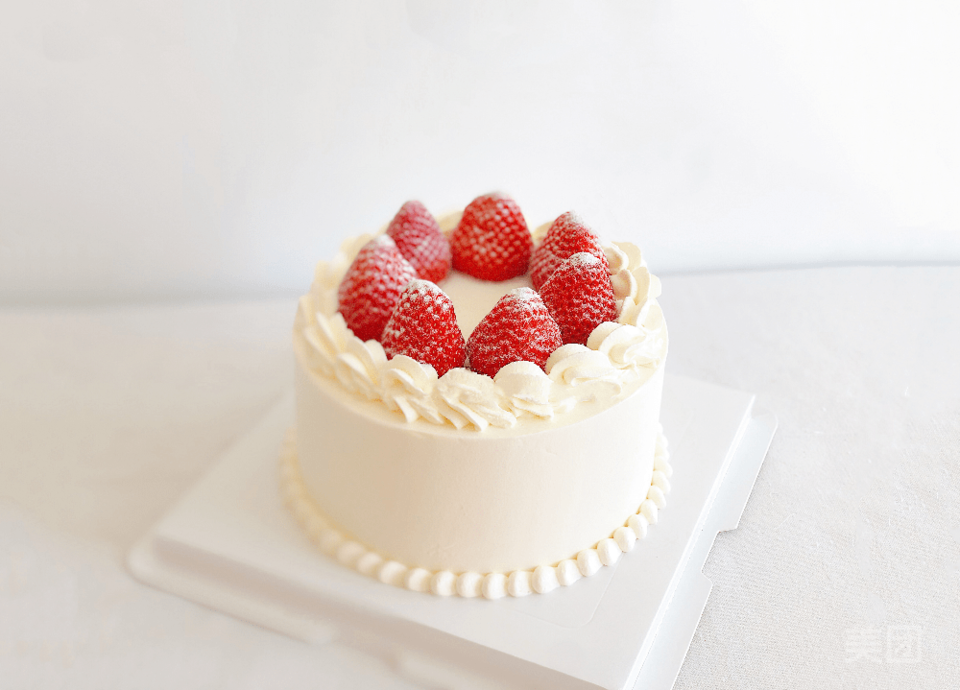 简约草莓蛋糕图片