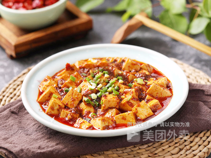 油豆腐红烧肉饭图片