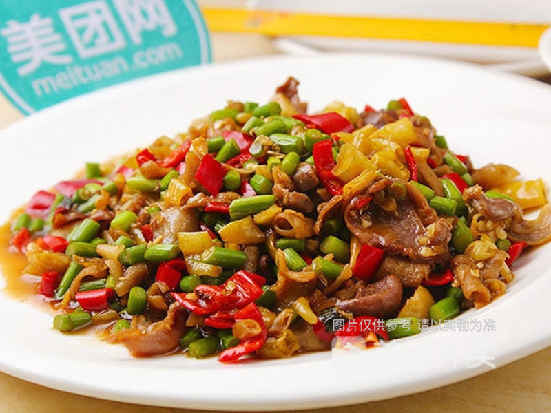 酸辣鸡杂煲仔饭图片