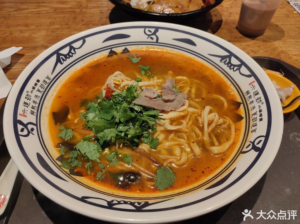 羊肉烩面推荐菜:六道劲小羊烩面位于徐州市中山北路八号金地美食城