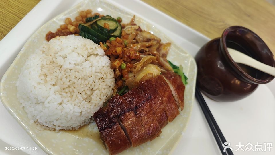 烧鸭手撕鸡双拼饭图片