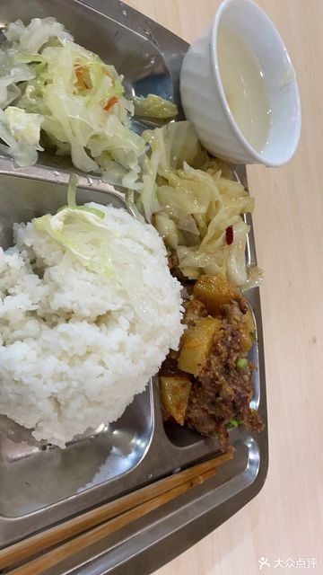 成都大学食堂图片