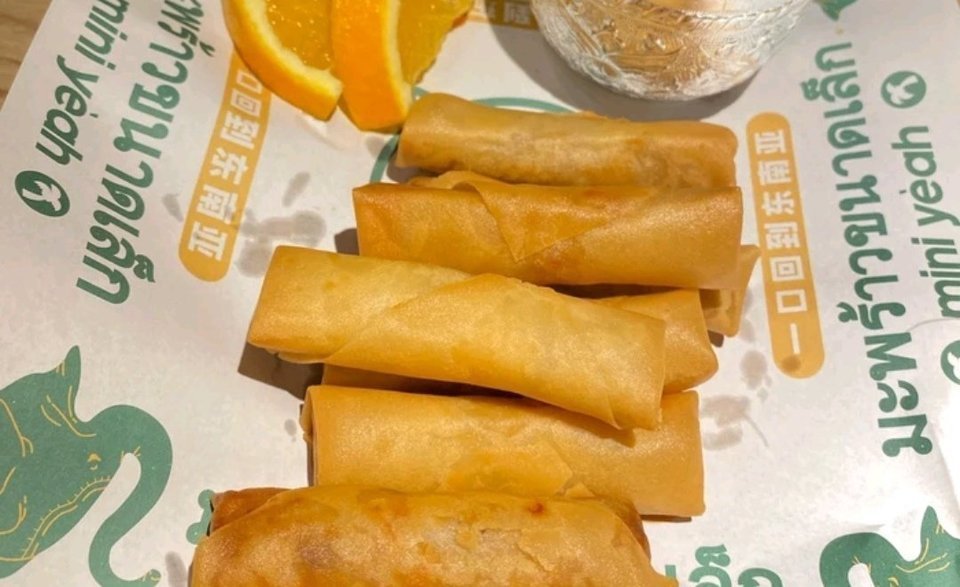 泰式冬阴功汤推荐菜:迷你椰·泰式大排档(百脑汇店)位于上海市徐汇区