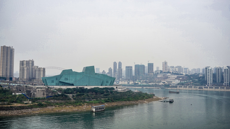 重庆大剧院位于重庆市江北区江北嘴
