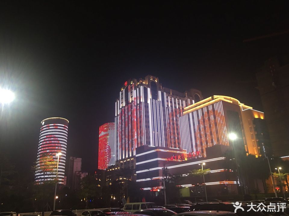 汕头林百欣广场夜景图片