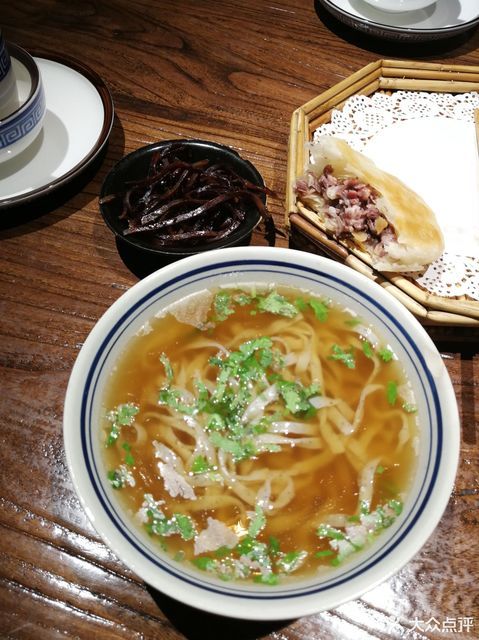 驴汤杂面推荐菜:全驴宴(塔元庄店)位于石家庄市正定县科技路塔元庄