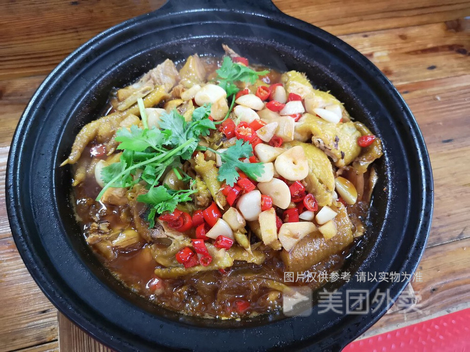 酥肉莲夹砂锅图片