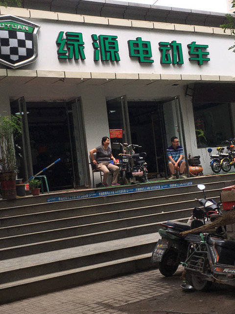 小牛电动车销售实体店