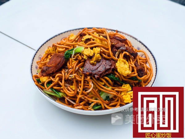 特色牛肉蛋炒面图片