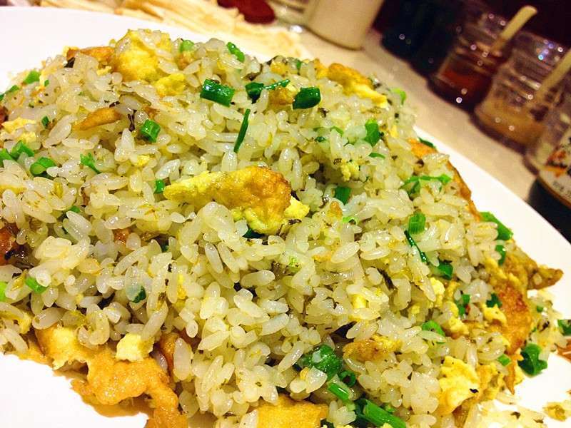 酸菜蛋炒饭图片