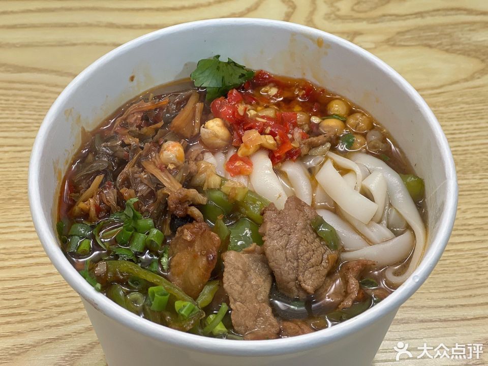 辣椒炒肉码子粉图片