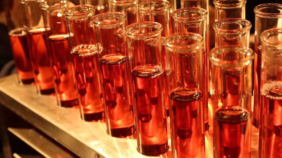 鹤顶红网红酒图片