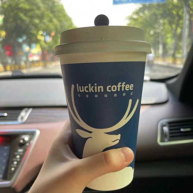 推荐菜:luckin coffee瑞幸咖啡(星辉大厦店)位于北京市大兴区北京奔驰