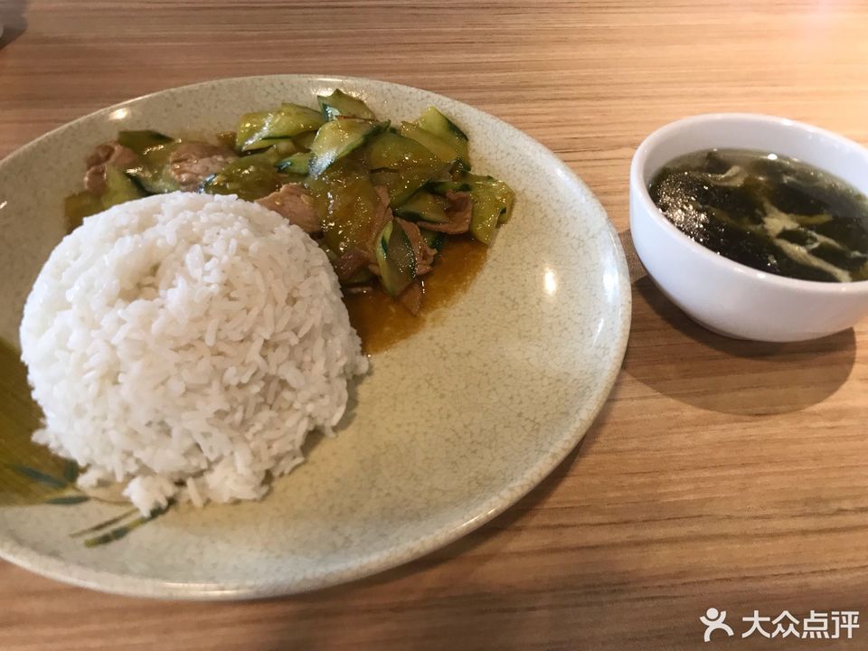 青瓜肉片饭图片