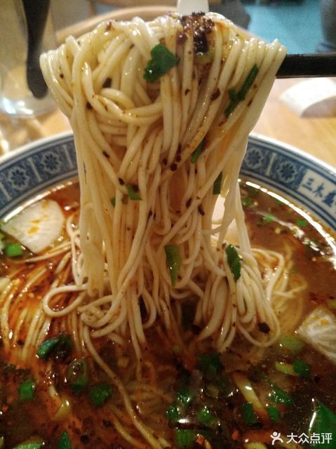 小碗牛肉面图片