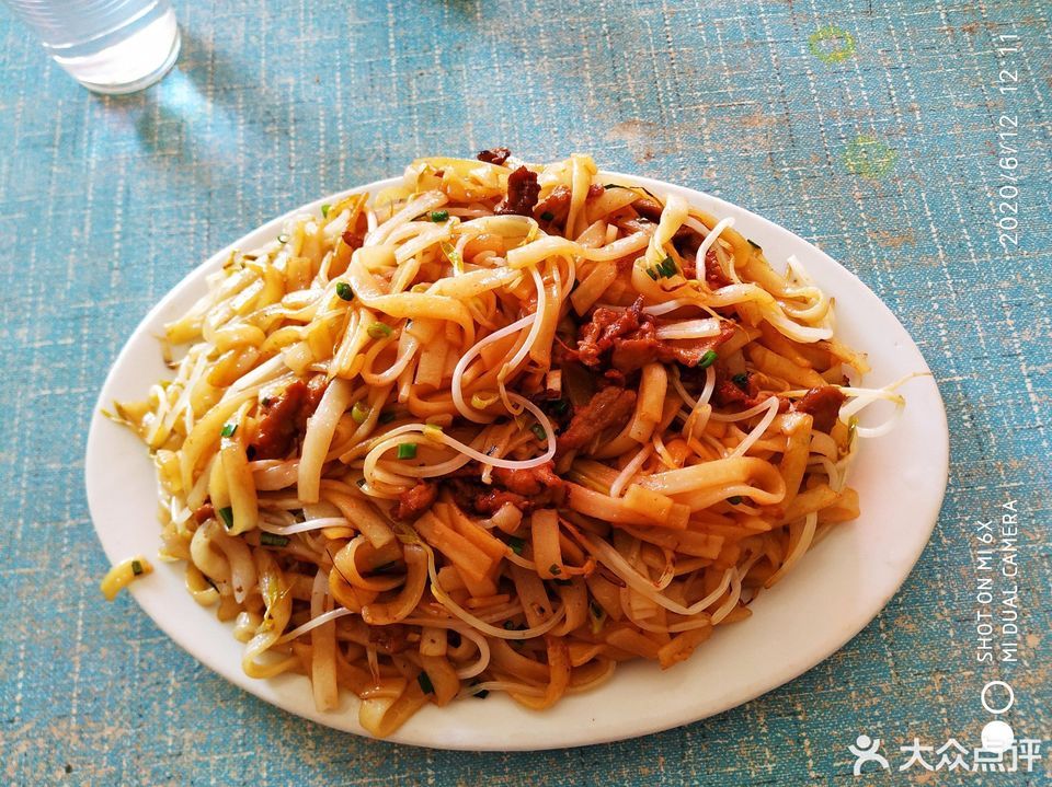 肉片炒河粉图片