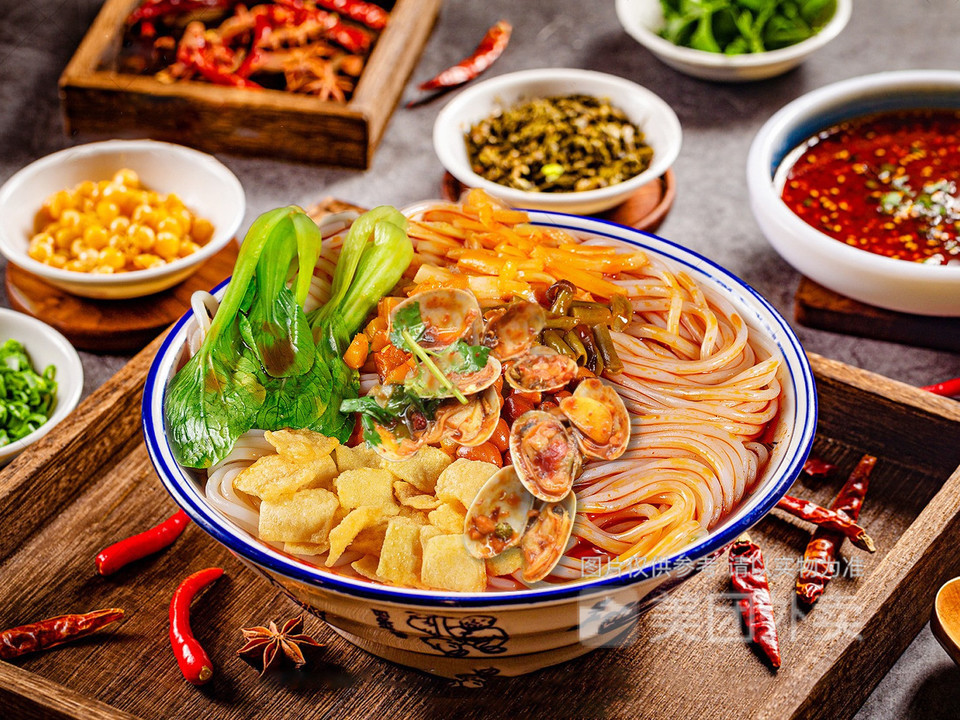 秘制花甲螺蛳粉图片