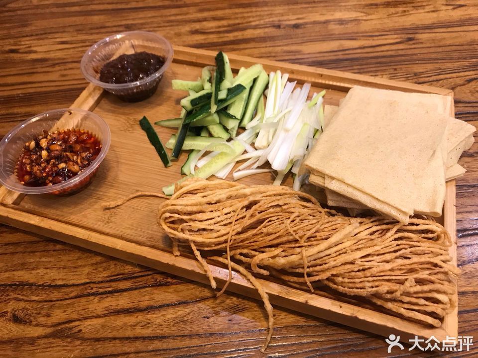 煎饼卷大葱图片
