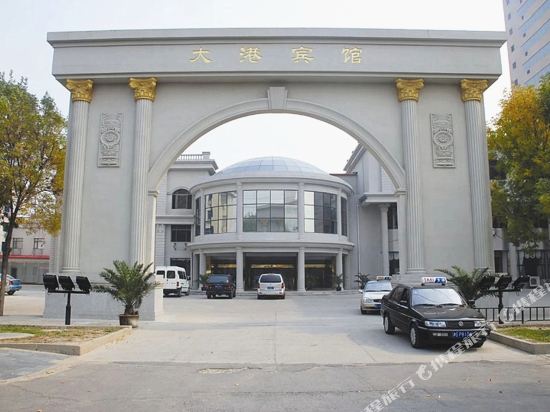 大港宾馆位于天津市滨海新区大港迎宾街73号(迎宾街与世纪大道交汇口