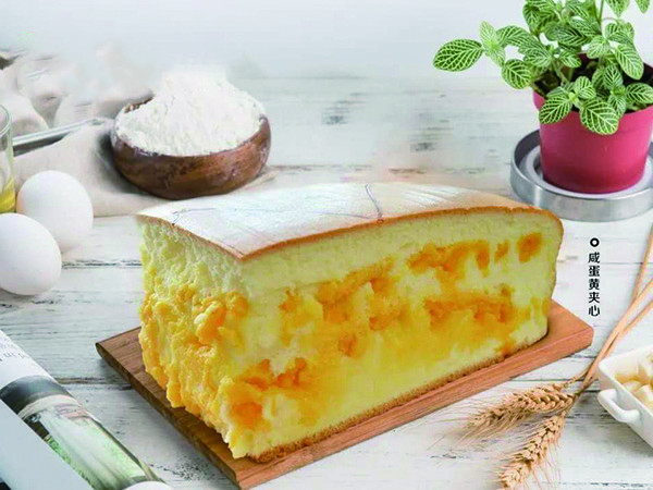 咸蛋黄古早蛋糕图片