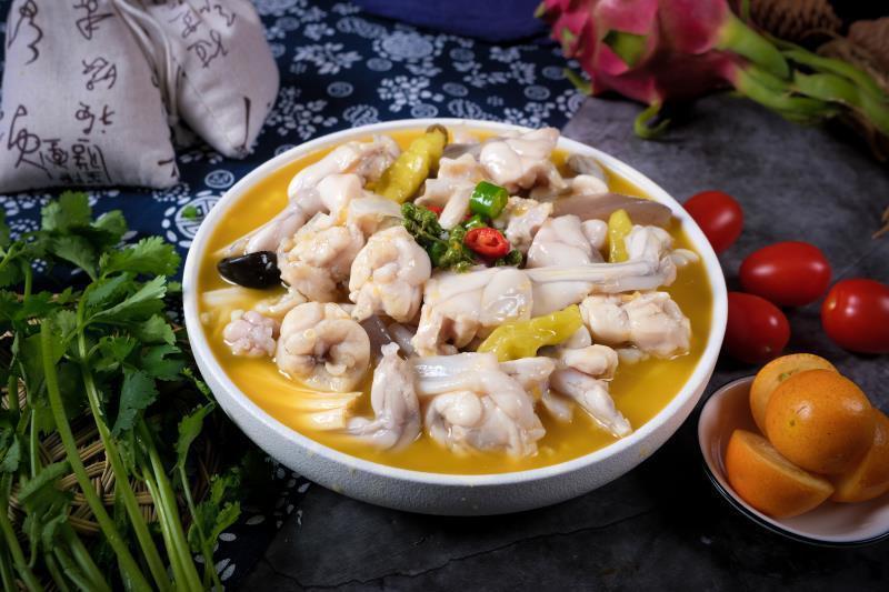 酸汤肥牛脆虾球小龙虾推荐菜:虾点位于汕头市龙湖区衡山路53号104号房