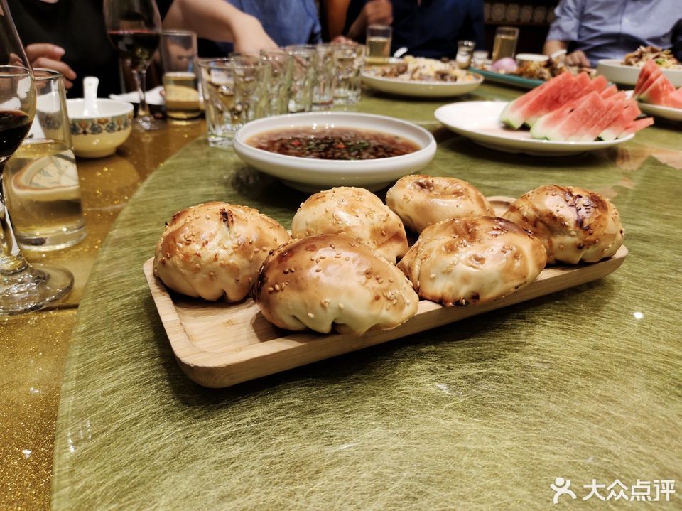 传统小烤肉推荐菜:大美新疆位于昌吉回族自治州昌吉市乌伊东路