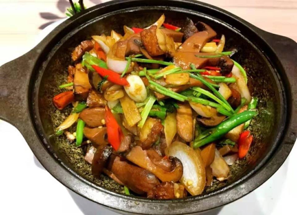 石锅牛肝菌图片