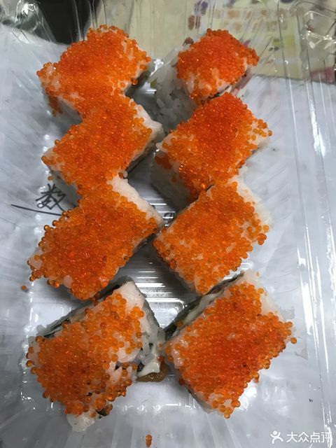 鱼籽酱寿司图片