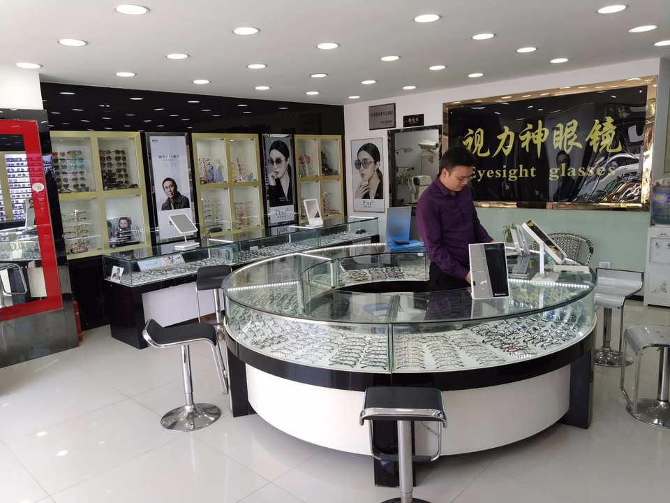 明达眼镜创业街店