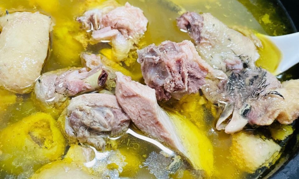 散养老母鸡汤图片