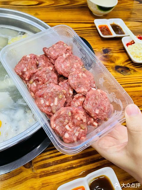 牛肉丸推薦菜:味品火鍋店位於汕尾市城區吉祥路199號祥興小區底商