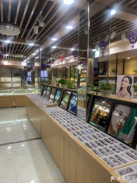 大众直通车眼镜超市博山路店