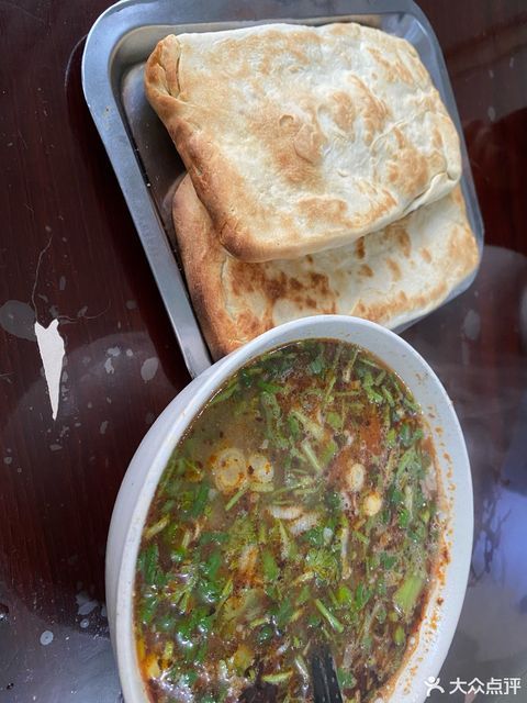 贵曾正宗韩城羊肉汤位于洛阳市宜阳县人民南路4号中国体育彩票斜对面