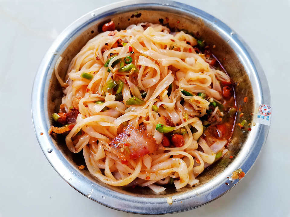 推荐菜:谭家和尚粉位于河池市宜州区庆远镇和平路90号