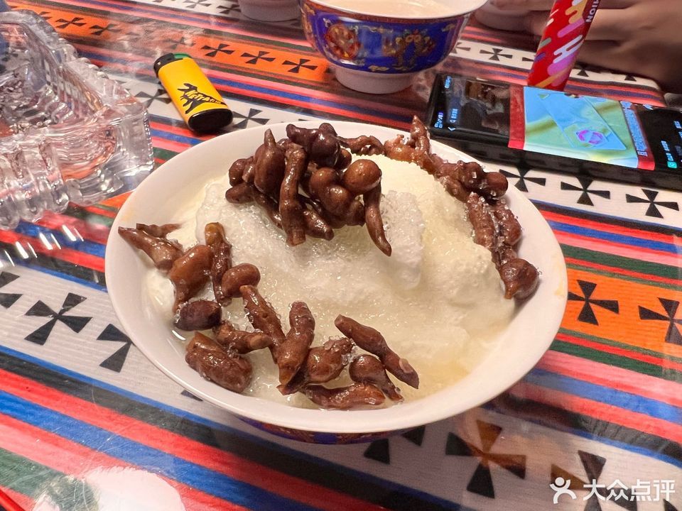 仓藏式风味餐吧位于果洛藏族自治州久治县南环路d108(金马大酒店对面)