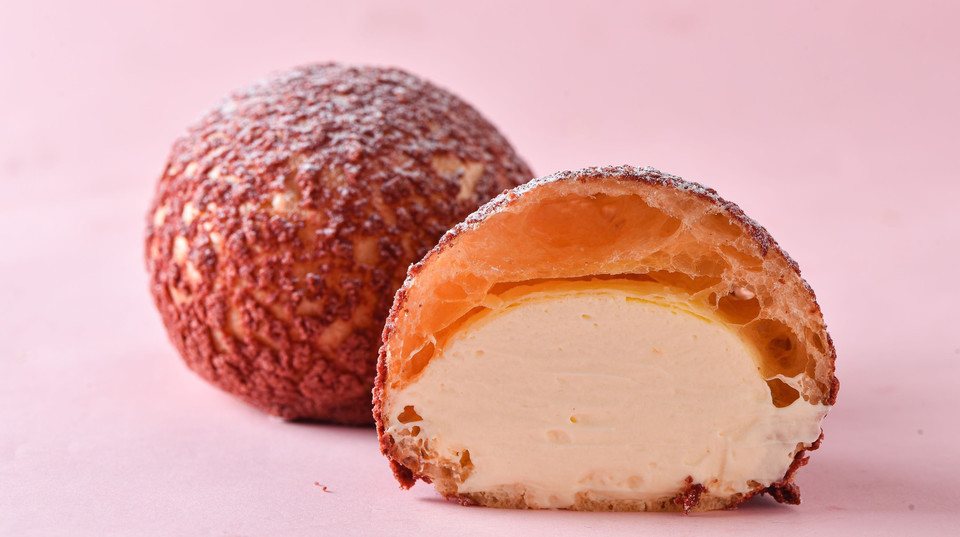 红丝绒泡芙图片