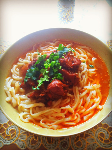 麻辣鸡块面图片