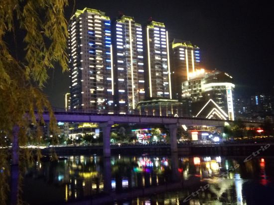 市黔南都匀河滨路(比邻港龙大酒店)电话:都匀温馨短租公寓地址(位置