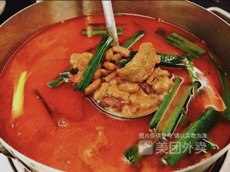 酥肉豆米大锅图片