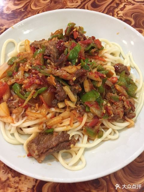 碎肉拌面图片