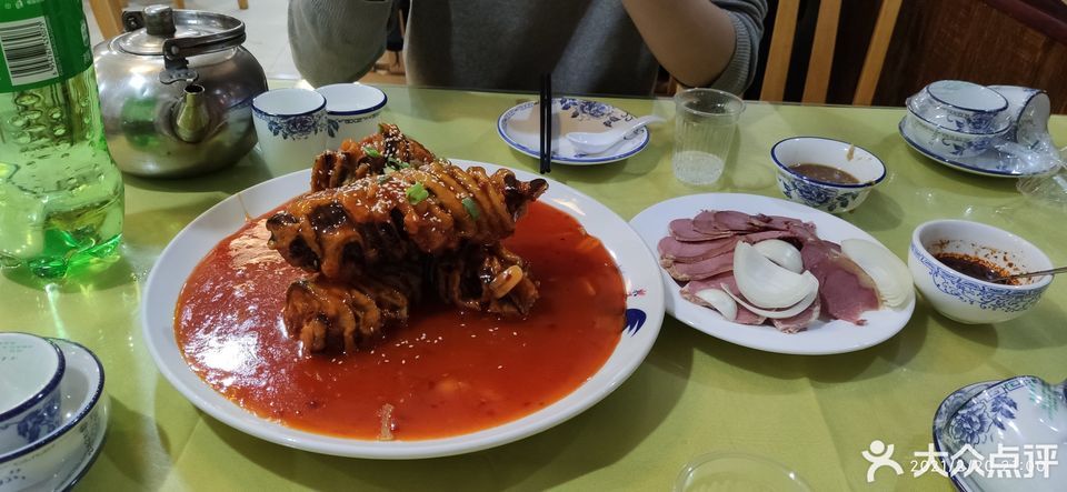 安阳市 餐饮服务 餐馆 > 金厨美食(灯塔路店)推荐菜:分类:餐馆;中餐