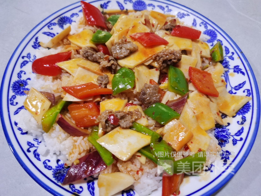 蘑菇牛肉盖浇饭图片