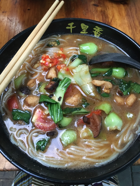 香菇鸡丁粉图片