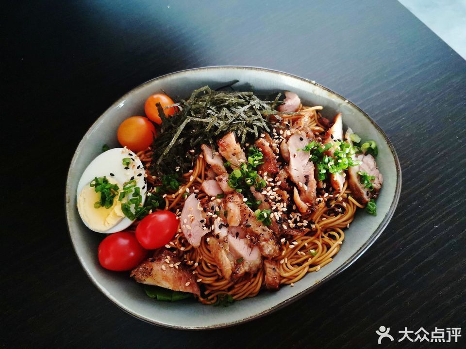 奥尔良鸡扒葱油拌面图片