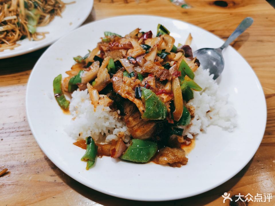 眼镜小吃位于宁波市鄞州区蟠龙路1号 标签:餐饮小吃小吃快餐店快餐