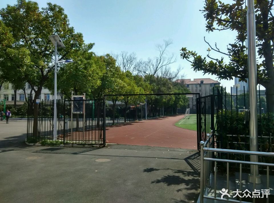 52中学-足球场